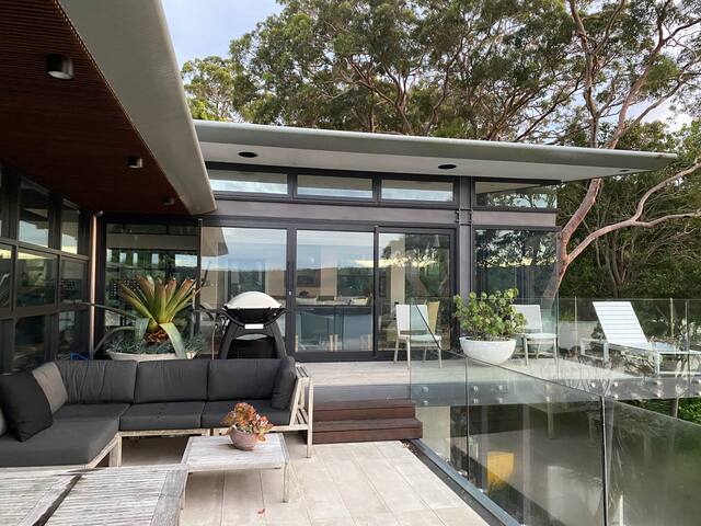 Waterfront luxury on the Port hacking. gallery image 3
