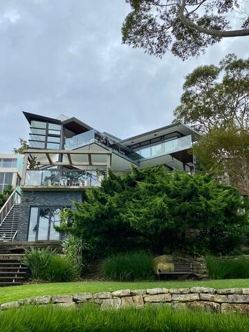 Waterfront luxury on the Port hacking. gallery image 2