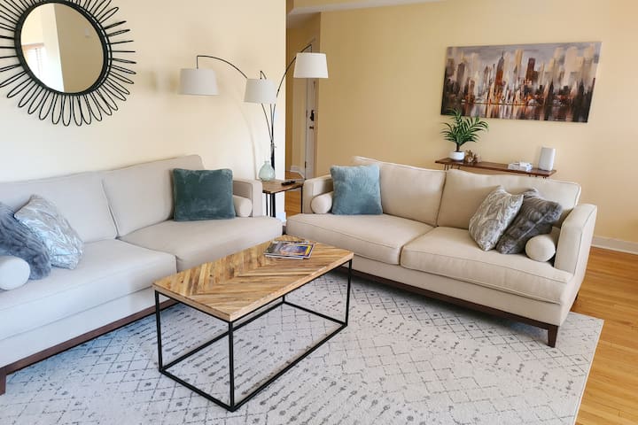 Convenient Location Near Loyola/Northwestern