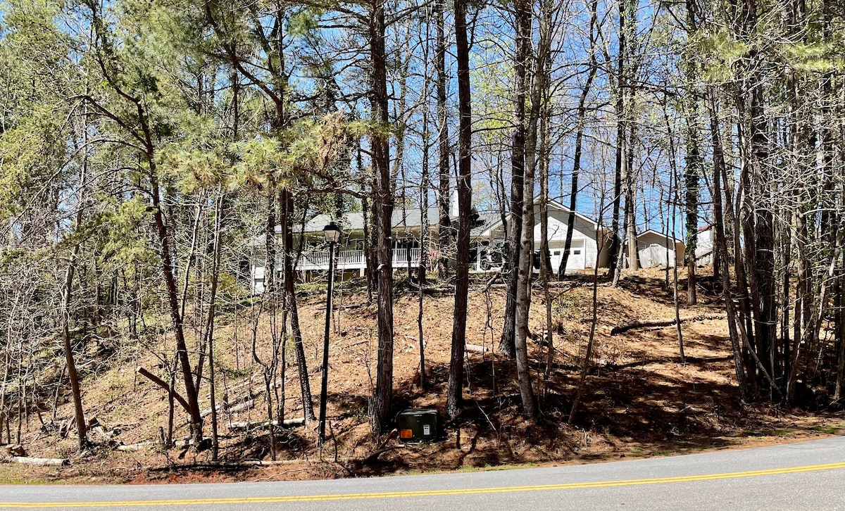 House with private pool nr Lake Lanier