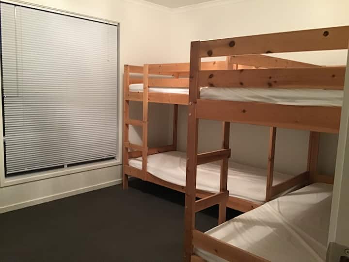 ห้องนอน 4 - เตียงสองชั้น 2 เตียง