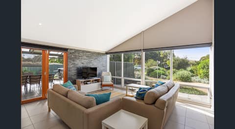 Riverport Retreat - with Wifi and Pet Friendly