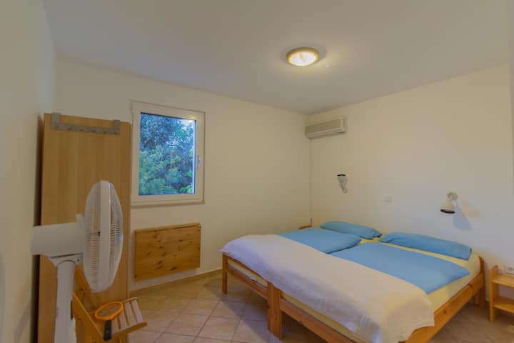 Chumba cha kulala 2 ghorofani (chenye kiyoyozi)