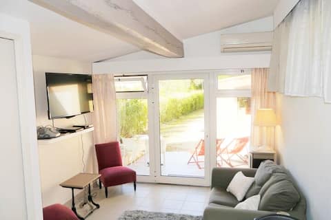 Top performing Airbnb: Gorgous, independent studio with terraces in Mougins