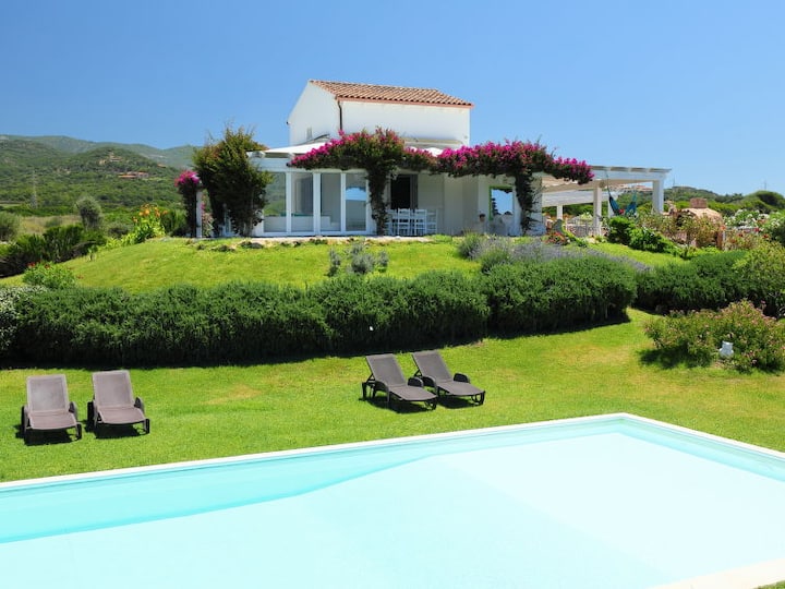 Villa Enga with pool and seaview