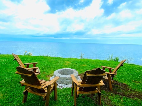 Private Lakefront Cottage Retreat near Niagara