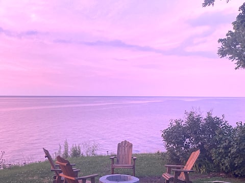 Private Lakefront Cottage Retreat near Niagara