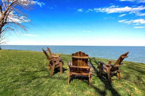 Private Lakefront Cottage Retreat near Niagara