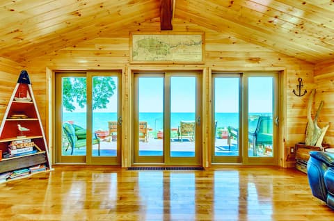 Private Lakefront Cottage Retreat near Niagara