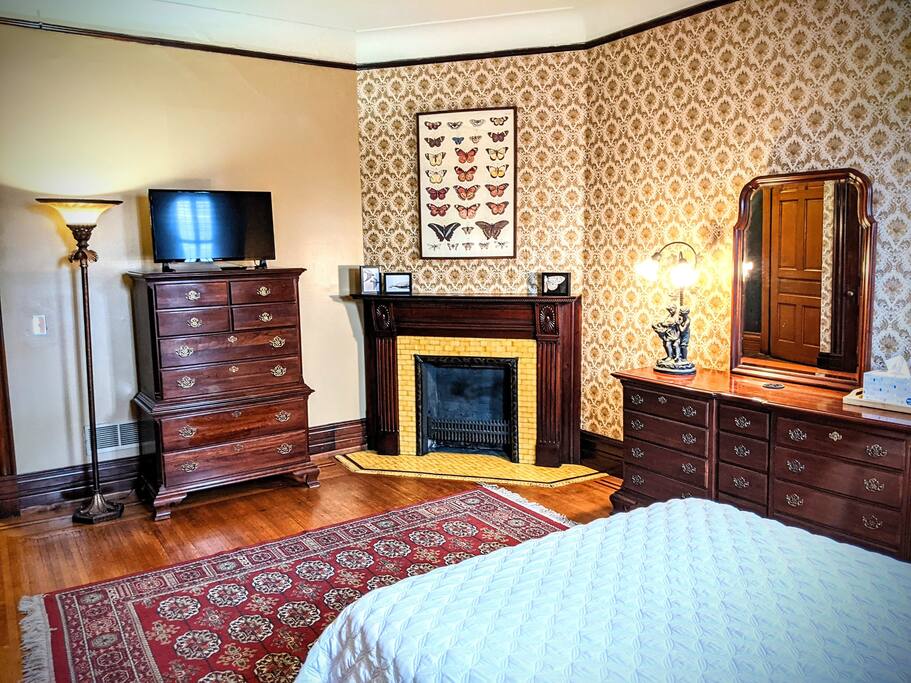 Apt A at The Benninghofen House 2 Bedrooms