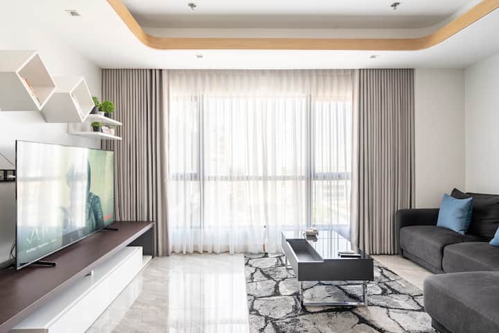 King Size Bed @ 1 Euphoria Condo - Walking Street - Angeles