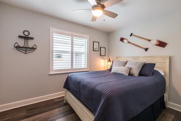 Dormitorio2 equipado con 1 cama tamaño queen