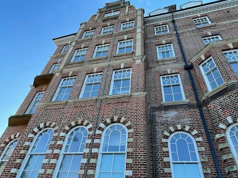 Successful Airbnb property: Midships Elegant holiday apartment with sea views in Sheringham