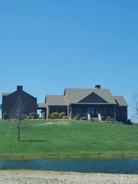 Kentucky Farm Charm 6 Bedrooms in Bourbon Country