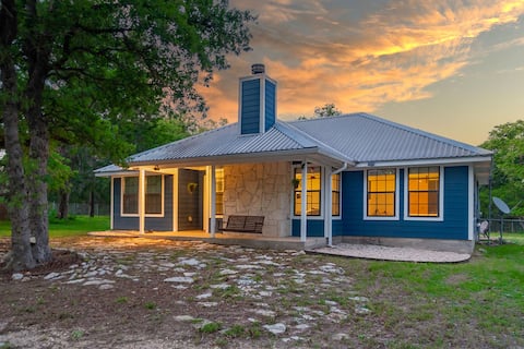 Dog Friendly 3BR on 5 Acres-15 min to Snow's BBQ