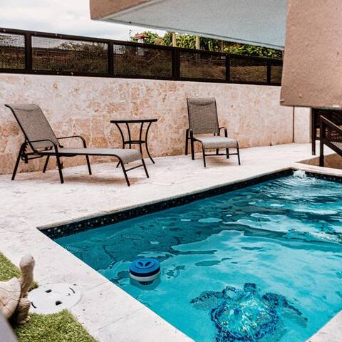 Casa Carey - 3BR house w/heated pool& home theater