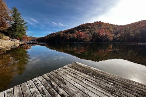 Amazing Lakefront home with private NEW dock