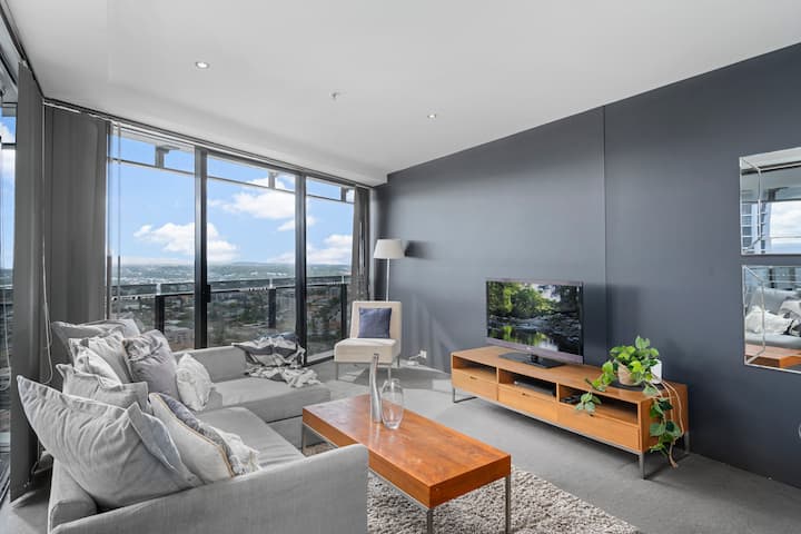 Circle On Cavill – 1 Bed + Study Hinterland View - Surfers Paradise