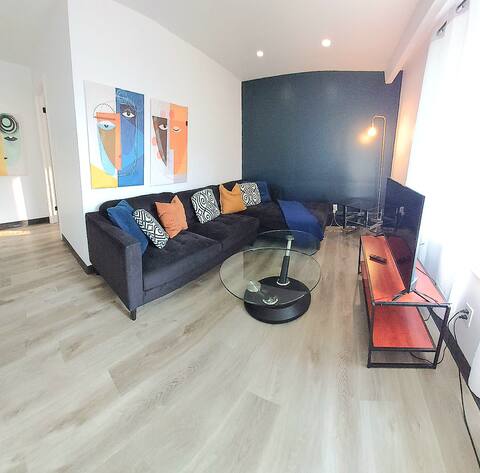 DT Modern 2 Bed/1 Bath - Ensuite Laundry