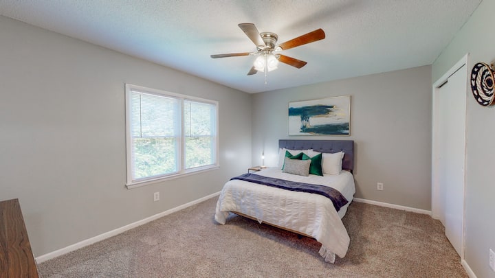 главна спална соба со брачен кревет (широк 150 - 17