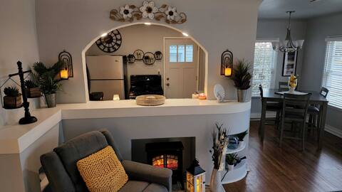 Cozy 3-Bedroom Home in Nice Charming Neighborhood