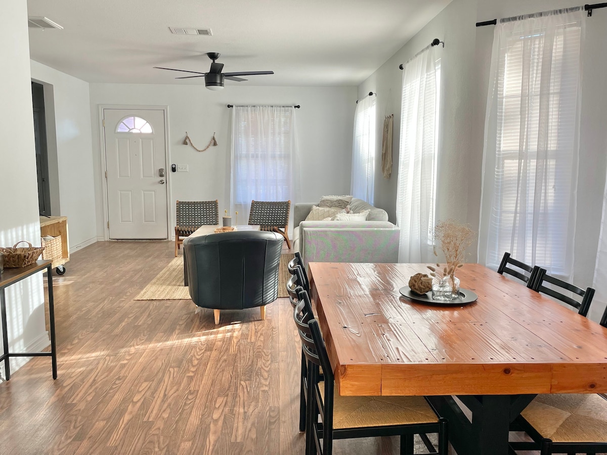 Calming Space | Trendy East ATX | Walk to Coffee