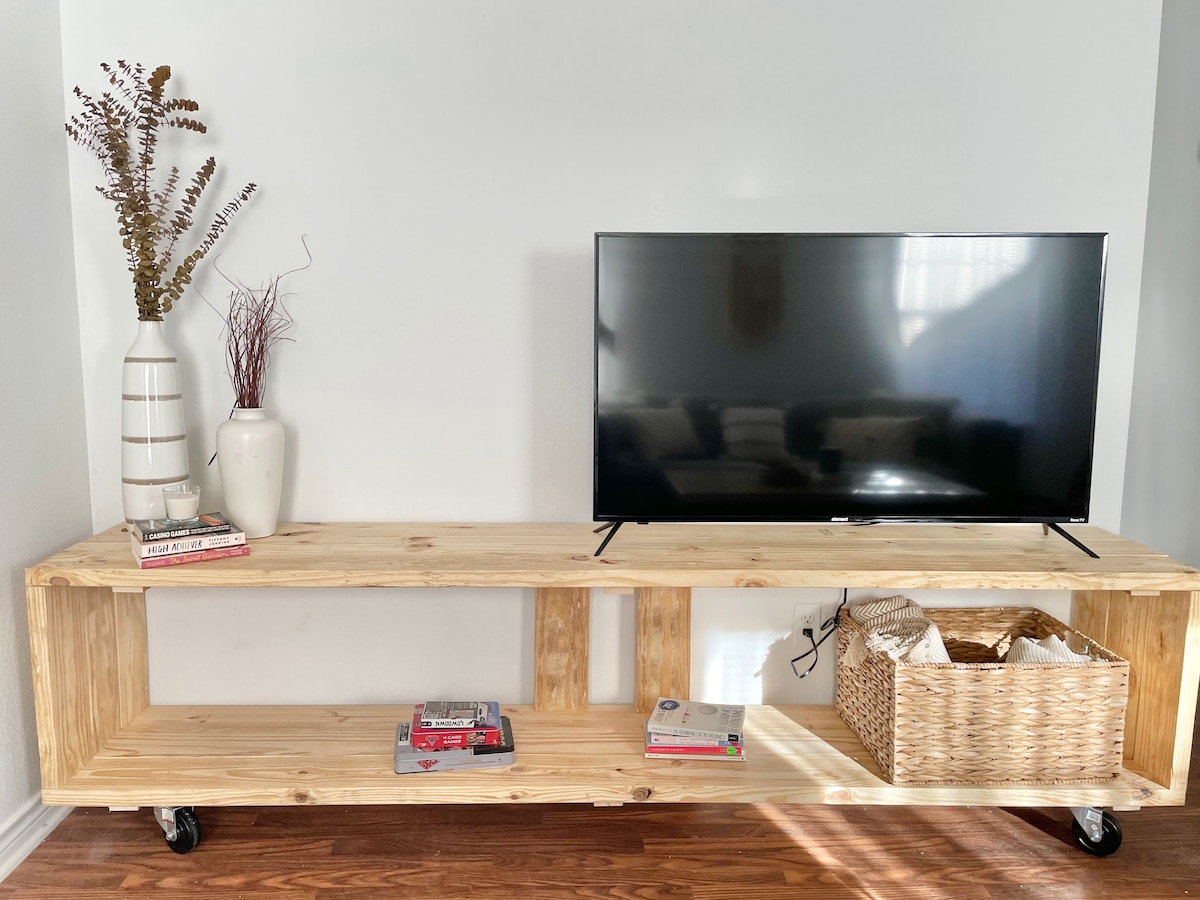 Calming Space | Trendy East ATX | Walk to Coffee