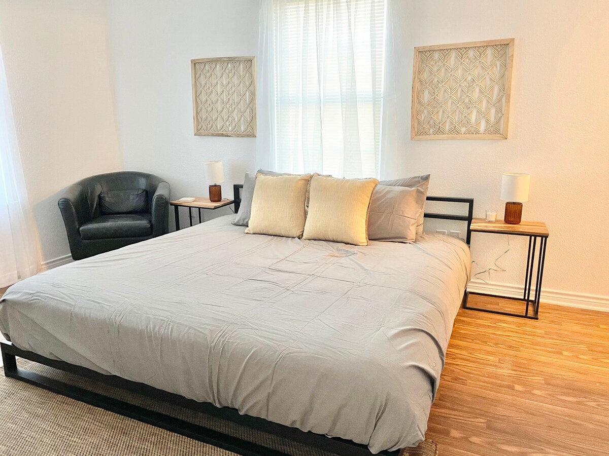 Calming Space | Trendy East ATX | Walk to Coffee