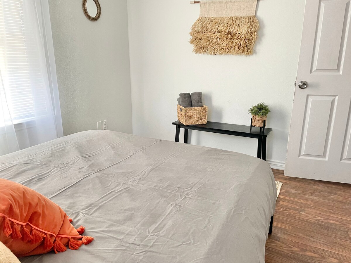 Calming Space | Trendy East ATX | Walk to Coffee