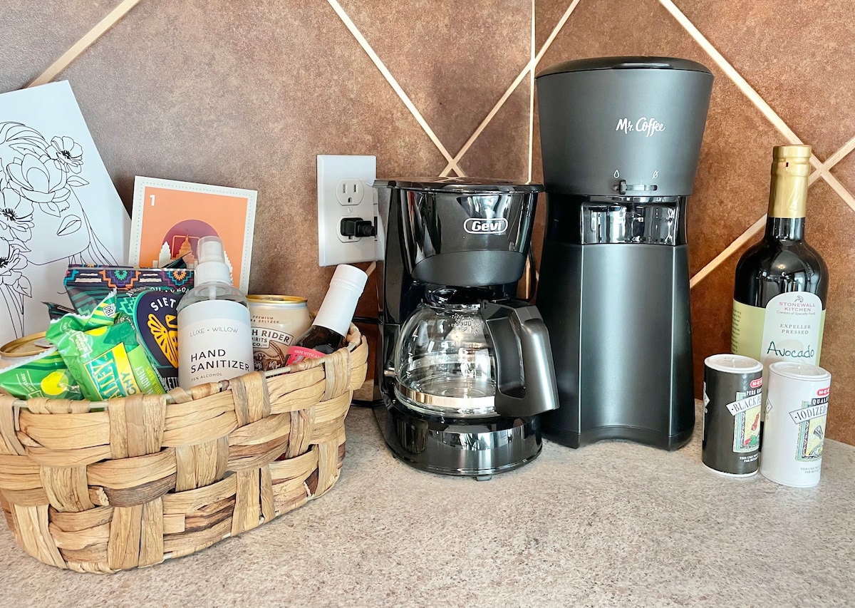 Calming Space | Trendy East ATX | Walk to Coffee