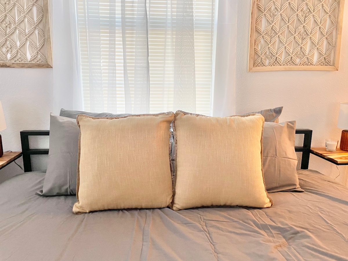 Calming Space | Trendy East ATX | Walk to Coffee