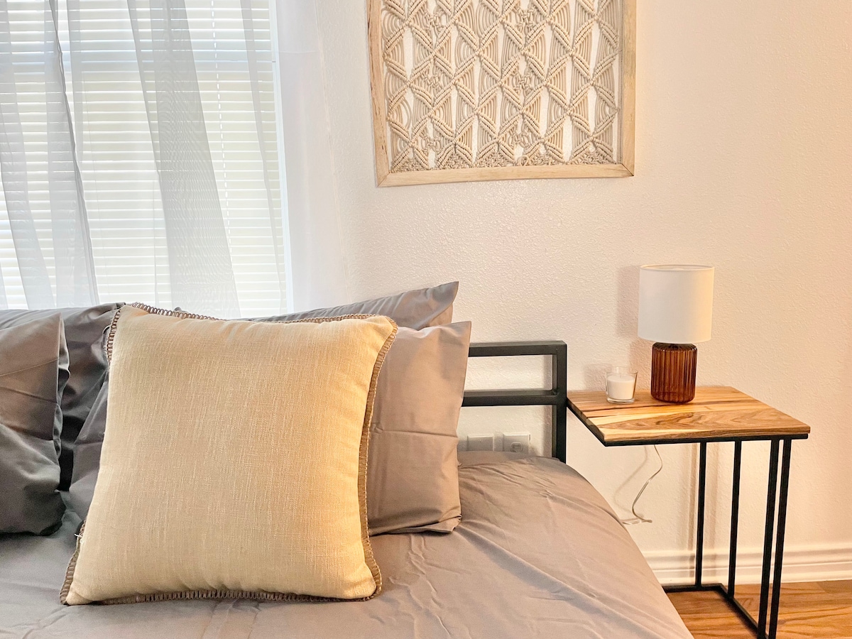 Calming Space | Trendy East ATX | Walk to Coffee