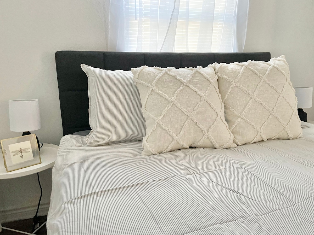 Calming Space | Trendy East ATX | Walk to Coffee