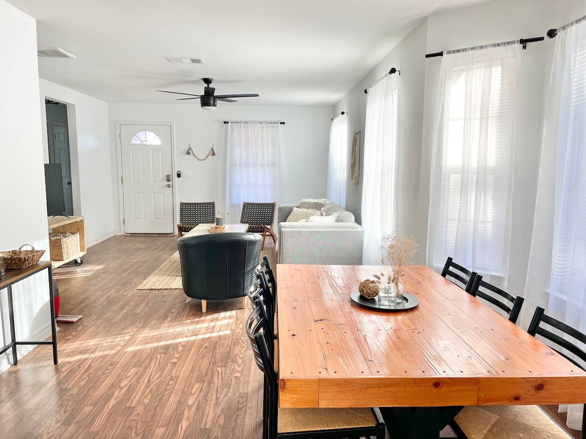 Calming Space | Trendy East ATX | Walk to Coffee