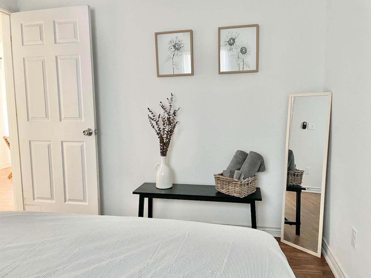 Calming Space | Trendy East ATX | Walk to Coffee