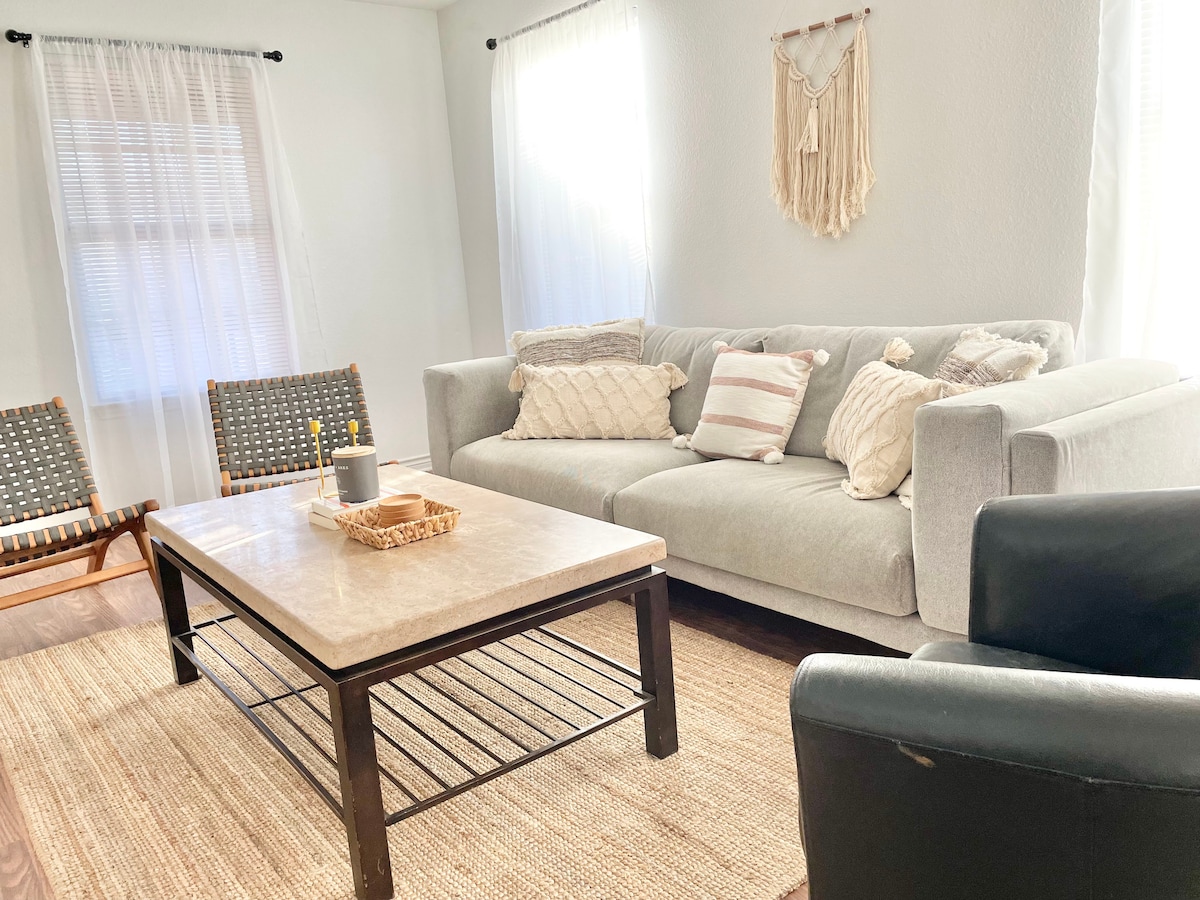 Calming Space | Trendy East ATX | Walk to Coffee