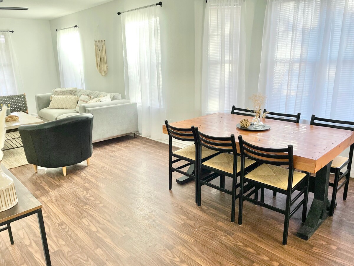 Calming Space | Trendy East ATX | Walk to Coffee