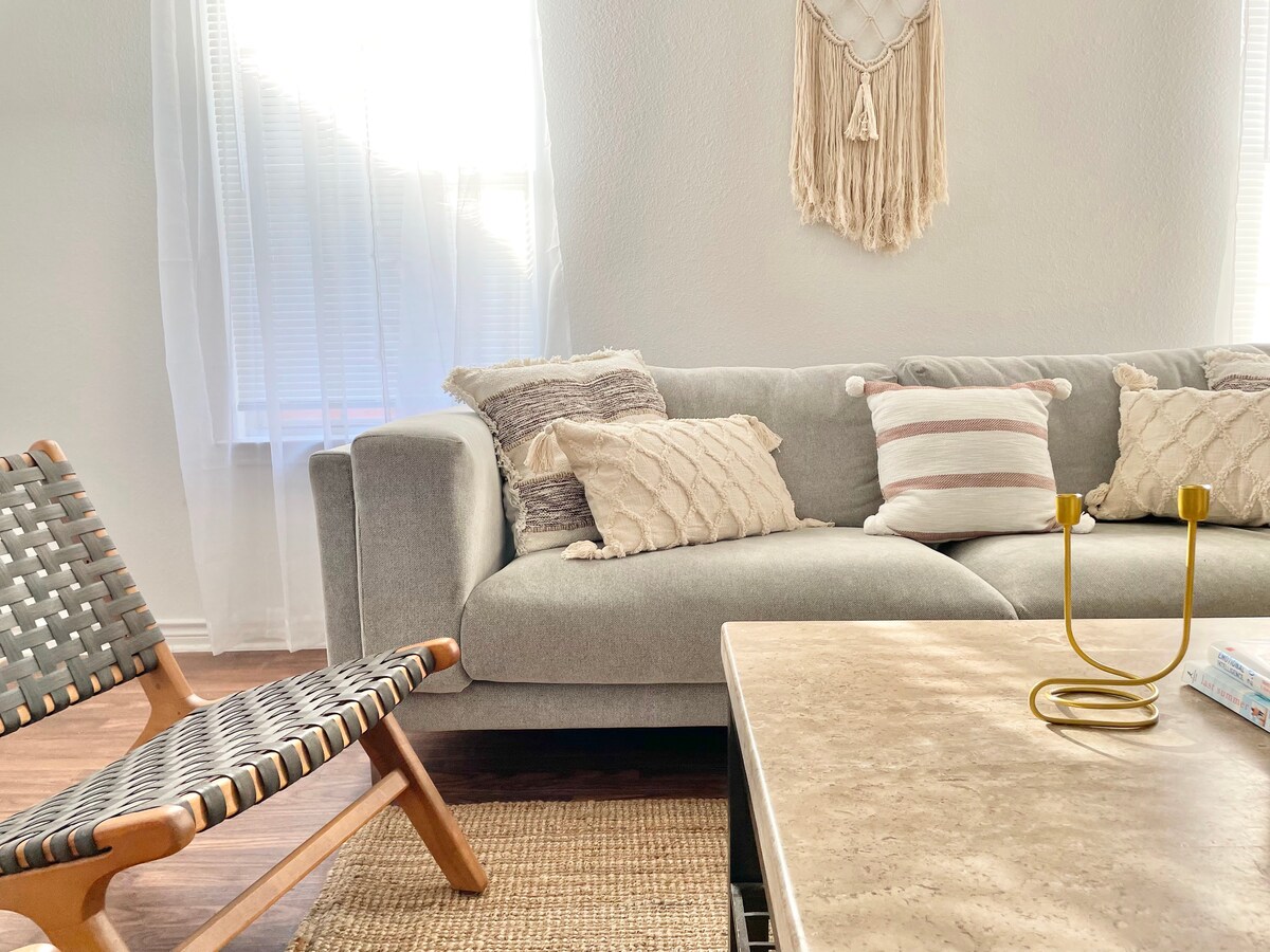 Calming Space | Trendy East ATX | Walk to Coffee
