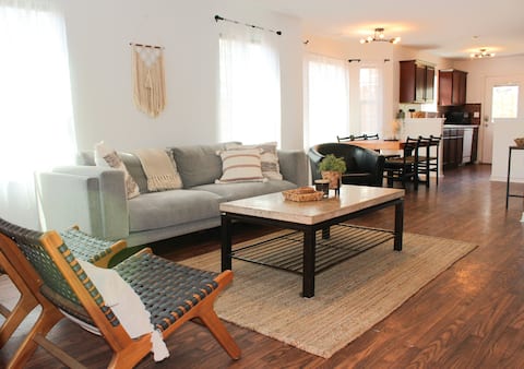 Successful Airbnb property: Calming Space | Trendy East ATX | Walk to Coffee in Chestnut
