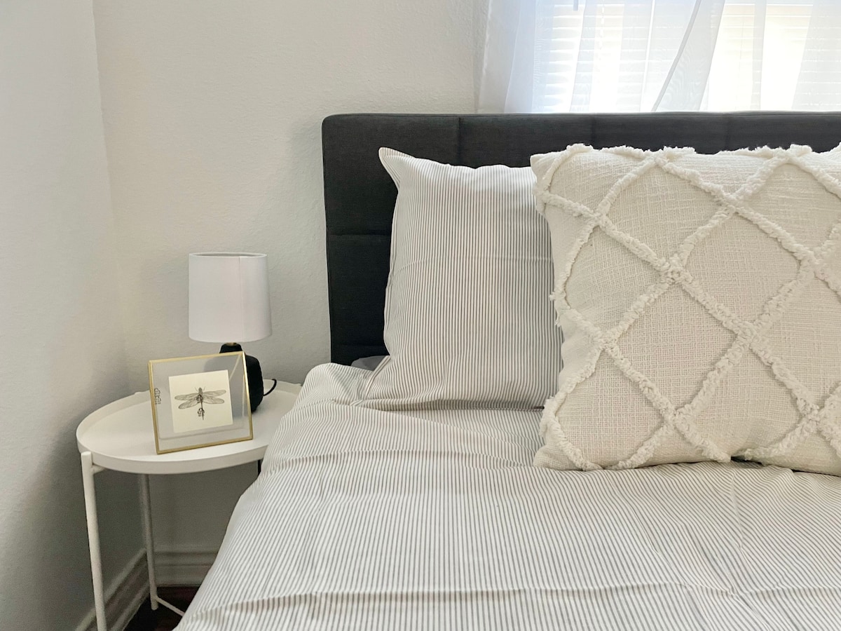 Calming Space | Trendy East ATX | Walk to Coffee