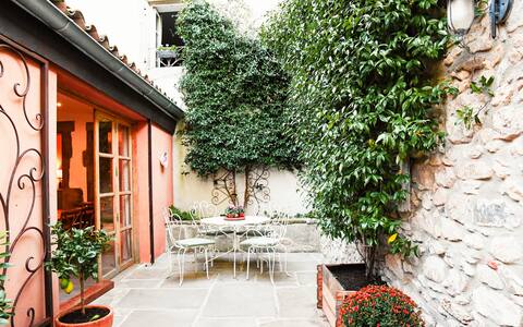 “Les Citronniers” pool, views & secret gardens.