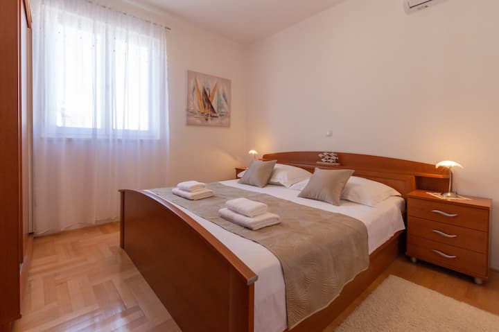 VISTA AL MAR
 Acogedora habitación con detalles sobre el mar