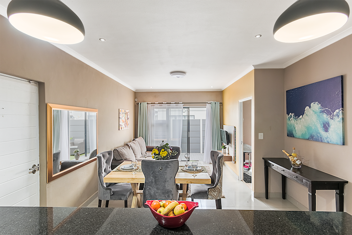 5 star cozy 3-Bed Airbnb Haven affluent suburb.