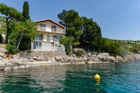 AllSEAson House on the sea