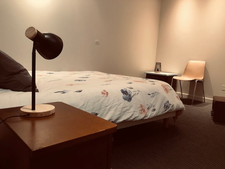 Chumba cha kulala kwenye ghorofa ya chini