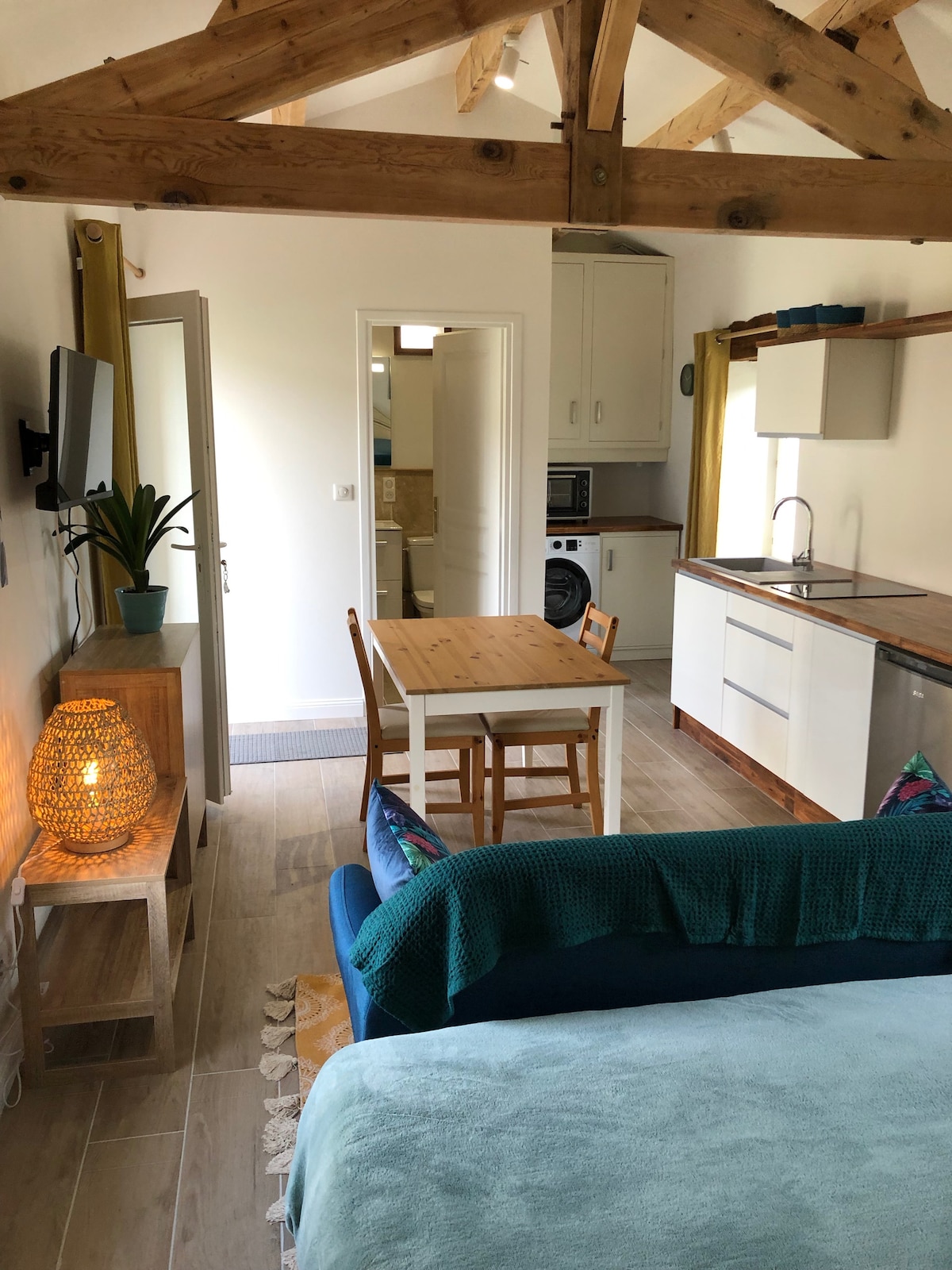Successful Airbnb property: Adorable guest house with a pool in Lot Et Garonne