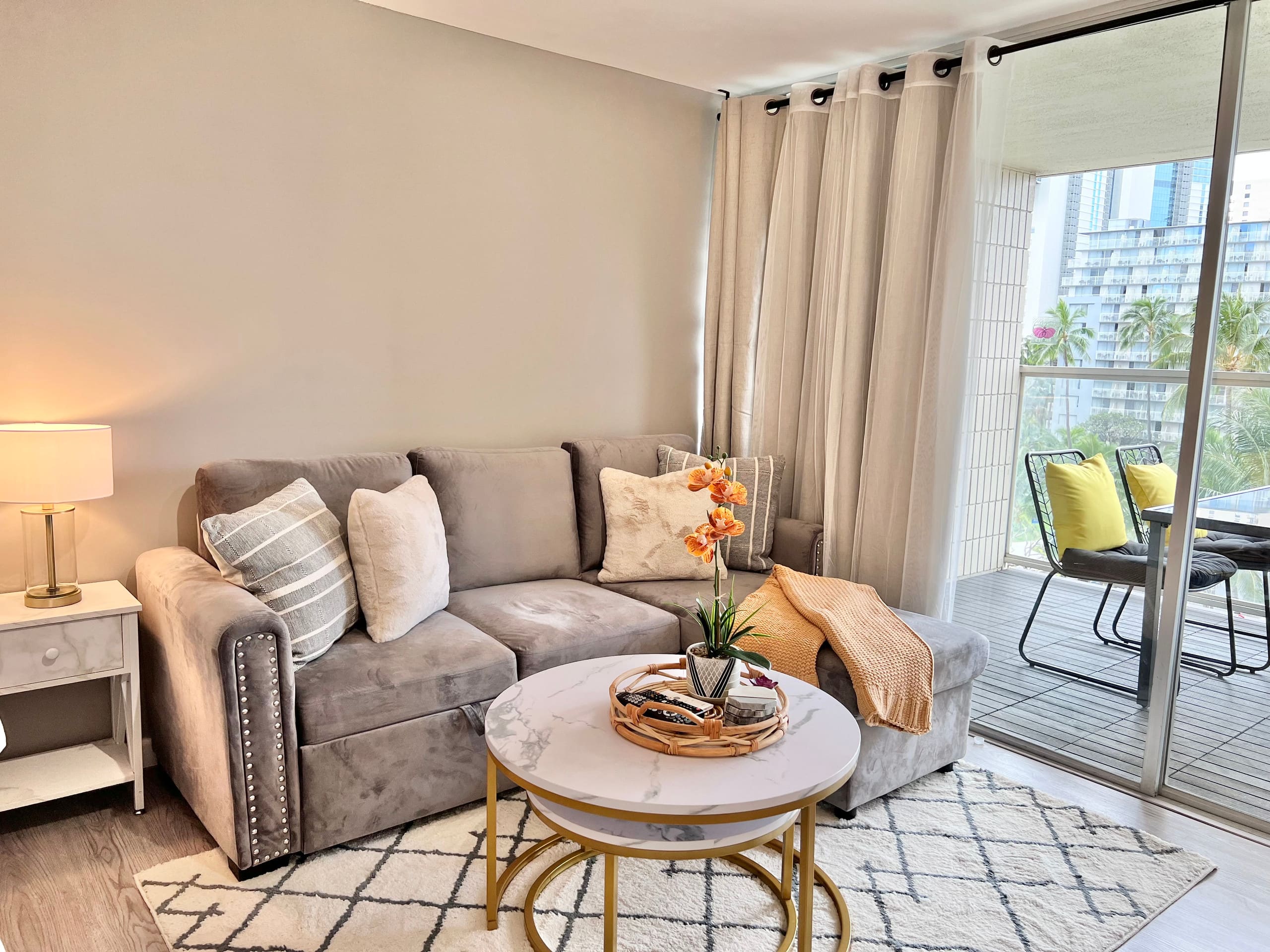 Condo in Honolulu · ★4.89 · Studio · 2 beds · 1 private bath - Image 5
