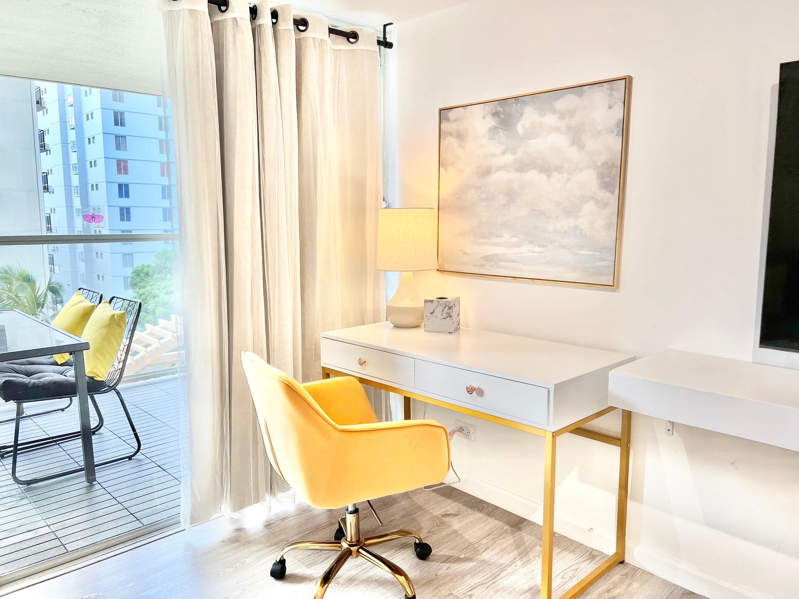 Condo in Honolulu · ★4.89 · Studio · 2 beds · 1 private bath - Image 6