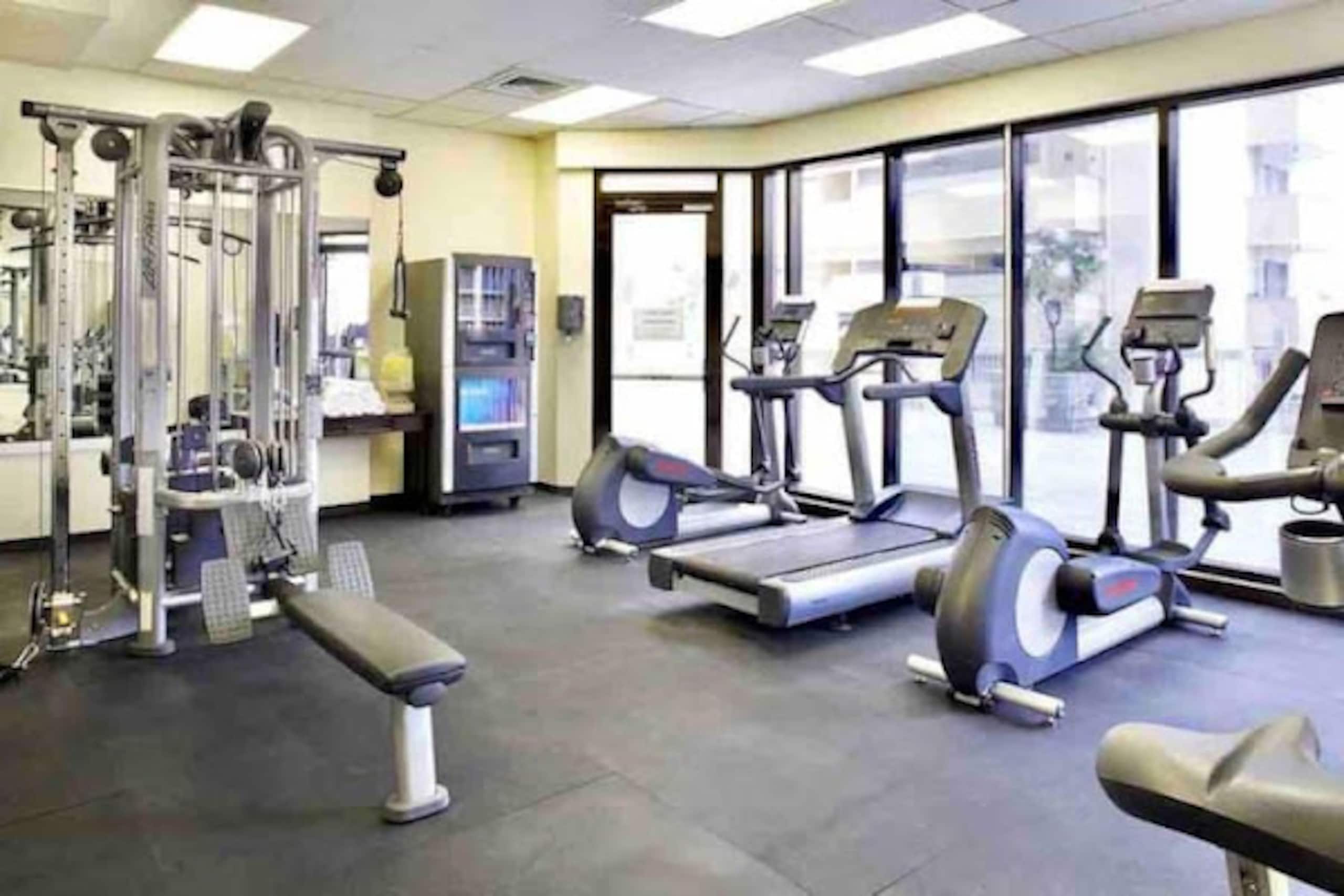 Condo in Honolulu · ★4.89 · Studio · 2 beds · 1 private bath - Image 22