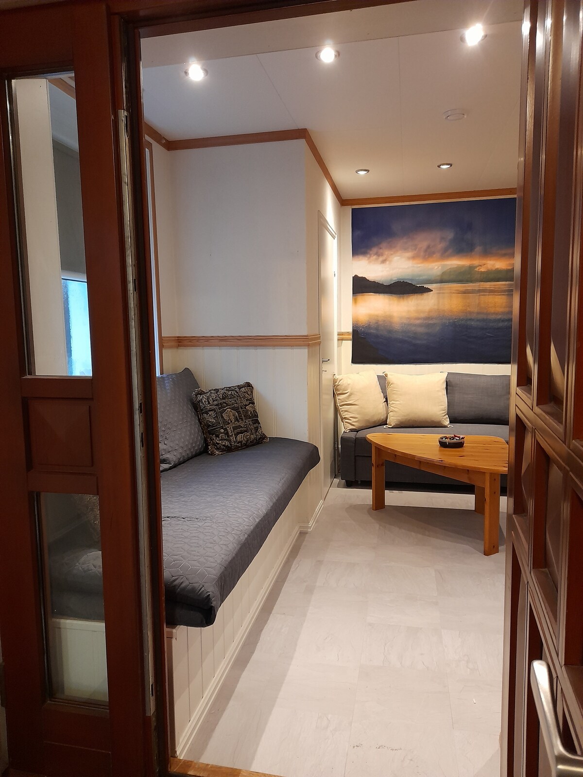 单卧室公寓拥有独立入口。 